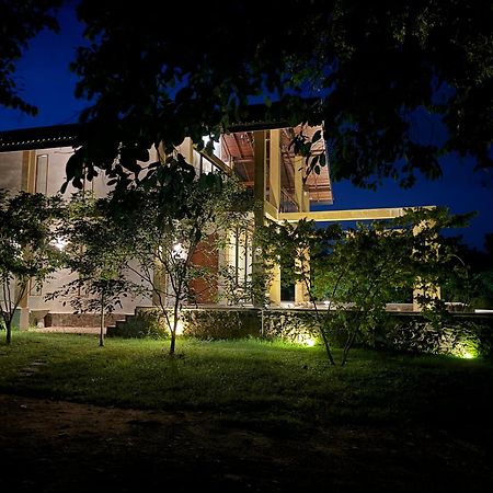 The Villa Lakeshore Anuradhapura Kültér fotó